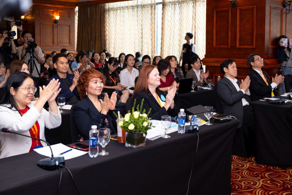Delegates and distinguished guests extended their congratulations on the successful conclusion of the symposium